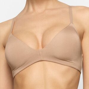 (Y) NWT,SKIMS WIRELESS FORM T-SHIRT DEMI BRA,SIZE 38D.